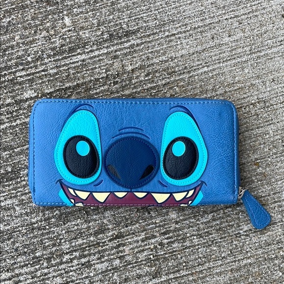 Disney Parks Loungefly Lilo and Stitch wallet Large Zip Around - Picture 1 of 8